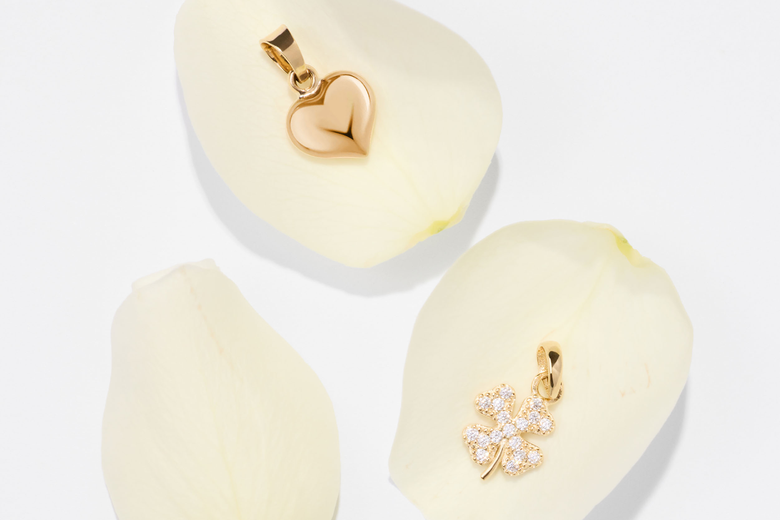 Komunijna biżuteria z duszą – złoto, srebro i wyjątkowe detale